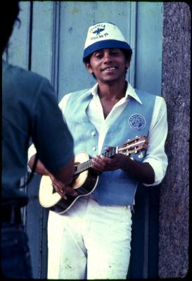 Paulinho da Viola com o cavaquinho