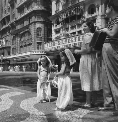 Carnaval de rua, criança fantasiada