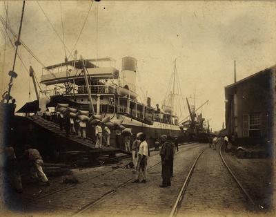 Embarque de café no cais