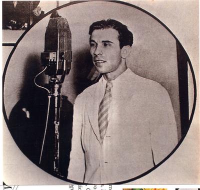 André Filho ao microfone (reprodução de periódico)