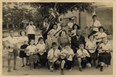 Pixinguinha e alunos