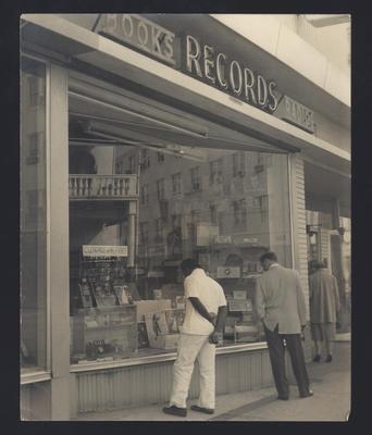 Vitrine da gravadora RGE