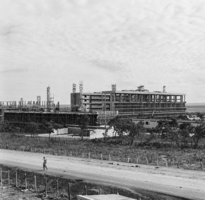 Construção de edifícios residenciais projetados para os Institutos de Aposentadoria e Pensões