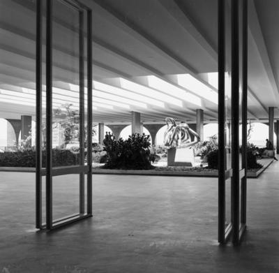 "O Canto da Noite", escultura de Maria Martins, no Salão Nobre