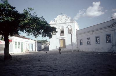 Igreja de Nossa Senhora da Boa Morte (ao fundo)