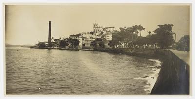 Panorama da Glória; ao fundo, a Igreja de Nossa Senhora da Glória do Outeiro