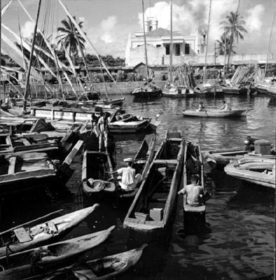 Embarcações na rampa e arredores do Mercado Modelo