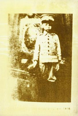 Noel Rosa com farda de colégio