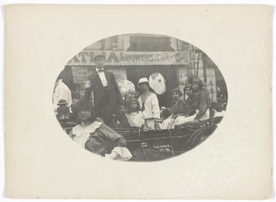 Desfile do corso durante o carnaval