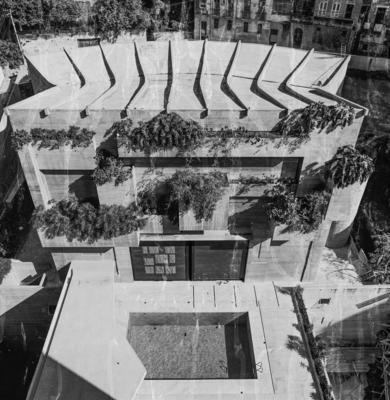 Fachada do Teatro Bloch Editores S/A - Edifício Manchete, projeto de Oscar Niemeyer e Burle Marx