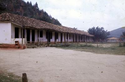 Fazenda Ubá - terreiro de café e edificação