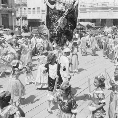 Desfile de agremiação carnavalesca