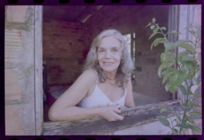 Jorge Bodanzky e Márcia Neves Bodanzky visitam a mãe de Edna de Cássia, atriz que protagonizou o filme "Iracema: uma transa amazônica" (1974)