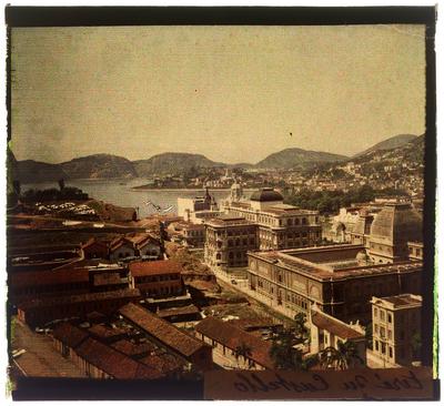 Avenida Central, atual Rio Branco; destaque para a Biblioteca Nacional