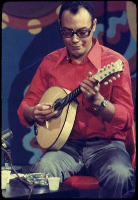 Izaías com o bandolim