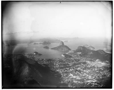 Panorama do Rio de Janeiro, visto do alto do Corcovado