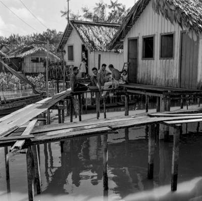 Vila da Barca, palafitas flutuantes