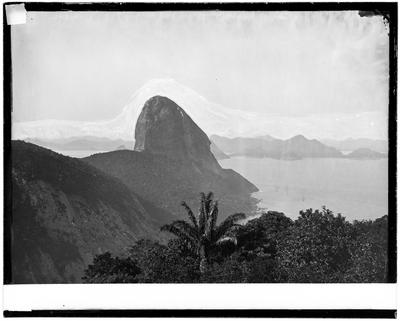 Entrada da Baía de Guanabara, ao fundo o Pão de Açúcar