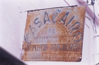 Flagrante de rua - placas, letreiros e cartazes