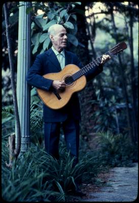 Alberto Ribeiro com o violão