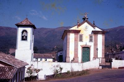 Igreja de Nossa Senhora da Glória e sineira