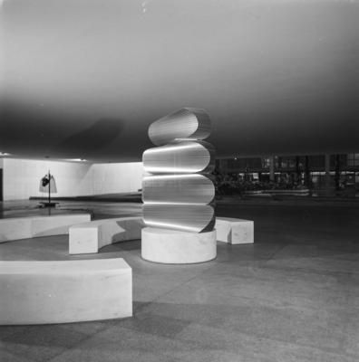 Obra da série do Polivolume de Mary Vieira