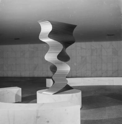 Obra da série do Polivolume de Mary Vieira