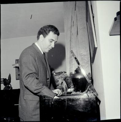 João Gilberto com vitrola