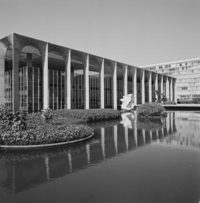 "O Meteoro", escultura de Bruno Giorgi, no Palácio dos Arcos ou Palácio Itamaraty