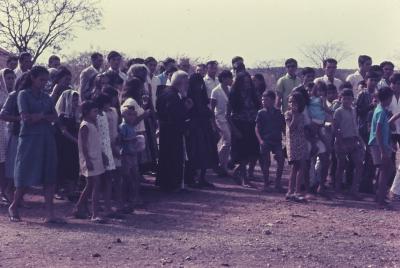 Frei Damião e devotos