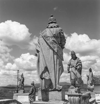 Profeta Oséias de costas e Profeta Daniel de frente