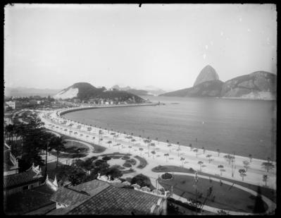 Enseada de Botafogo, Pão de Açúcar e Avenida Beira-mar; tomados do alto da Igreja Imaculada Conceição