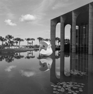 "O Meteoro", escultura de Bruno Giorgi