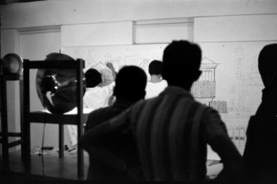 Construção de painel com Lena Coelho dos Santos, Luiz Carlos Ripper e outros alunos