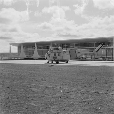 Helicóptero diante do Palácio da Alvorada