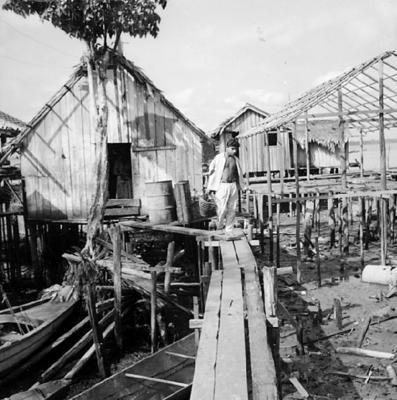 Vila da Barca, palafitas flutuantes