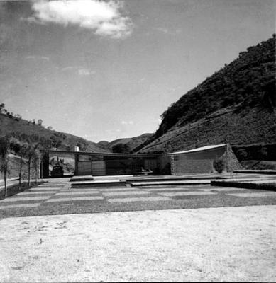 Residência de Edmundo Cavanellas, projeto do arquiteto Oscar Niemeyer e Burle Marx