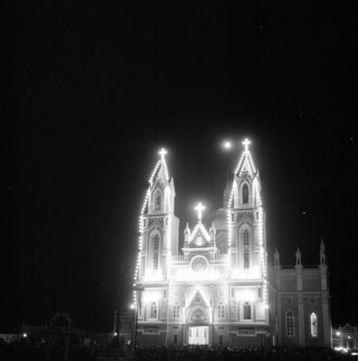 Canindé, Santuário de São Francisco das Chagas iluminado à noite
