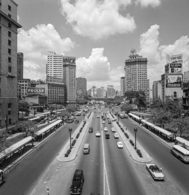 Vale do Anhangabaú, a partir do viaduto do Chá