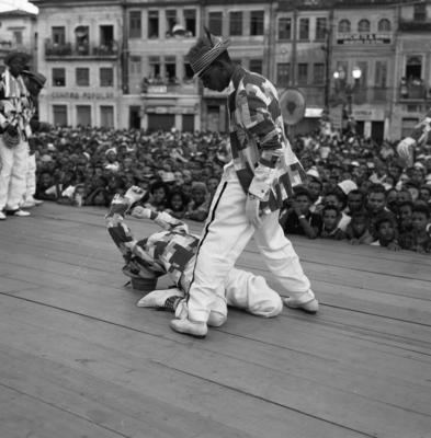 Integrantes do cordão Filhos do Morro no carnaval