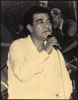 João Nogueira ao microfone