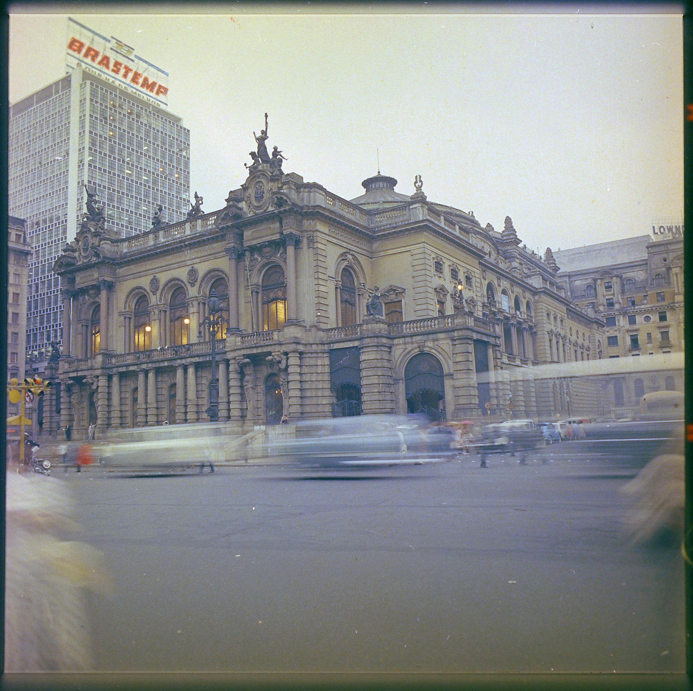 Campanha publicitária da agência McCann-Erickson para Coralac