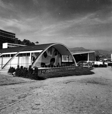 Conjunto Habitacional do Pedregulho - Painel Pulando Carniça, de Portinari