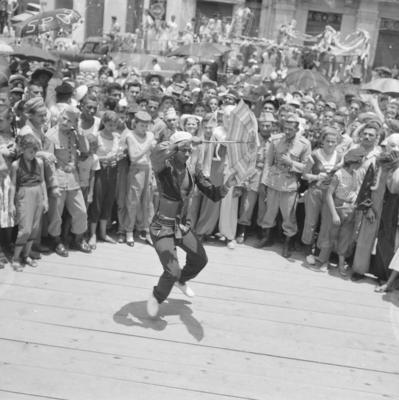 Passista de frevo no carnaval de rua de Recife