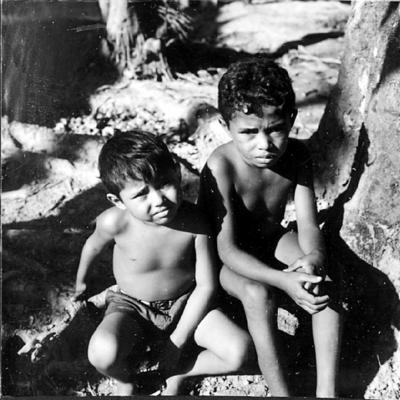 Vila da Barca, palafitas flutuantes, crianças