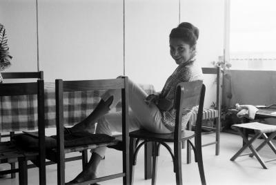 Zila Mamede no alojamento dos professores (Colina)