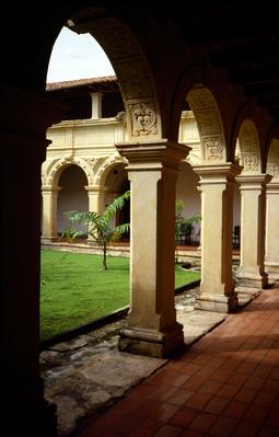 Convento e Igreja de São Francisco - claustro