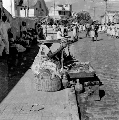 Vendedora de acarajé na procissão de Nosso Senhor dos Navegantes