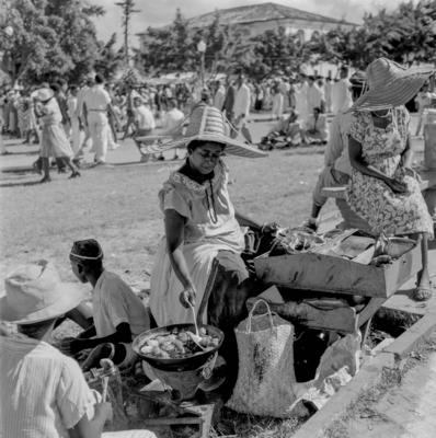 Vendedora de acarajé na procissão de Nosso Senhor dos Navegantes