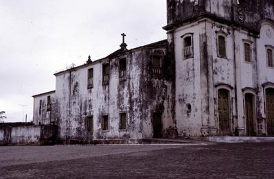Igreja Matriz de Nossa Senhora da Vitória - vista lateral